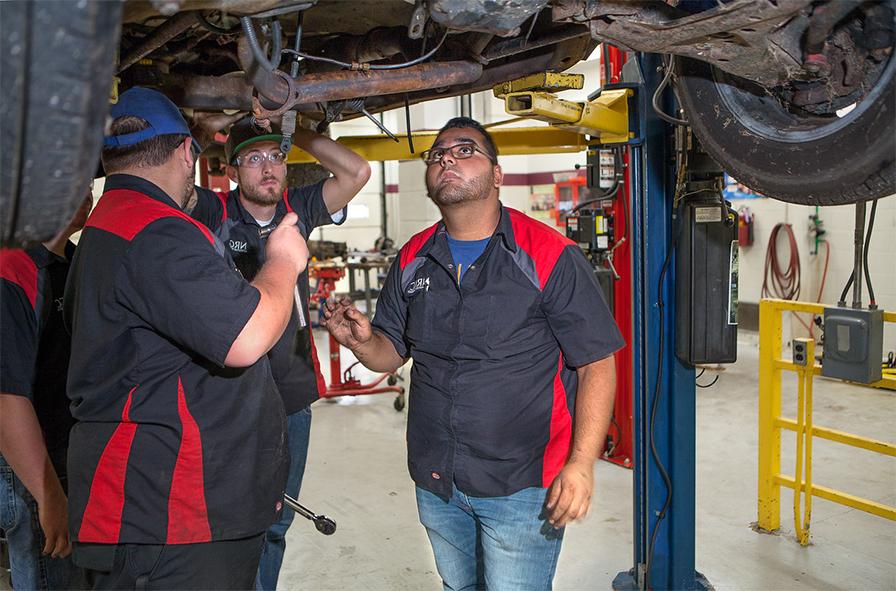 Students repair car